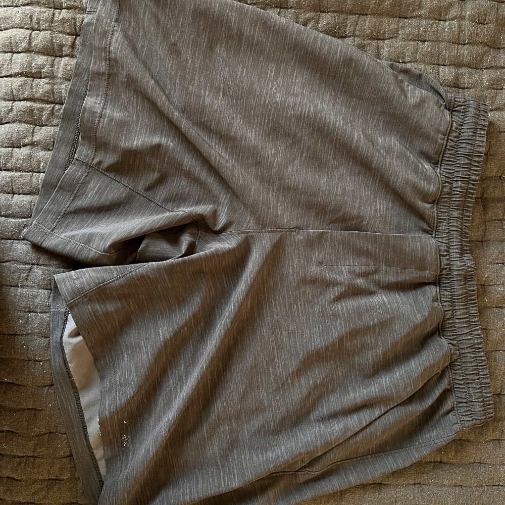 Lululemon Pace Breaker 7" shorts Medium